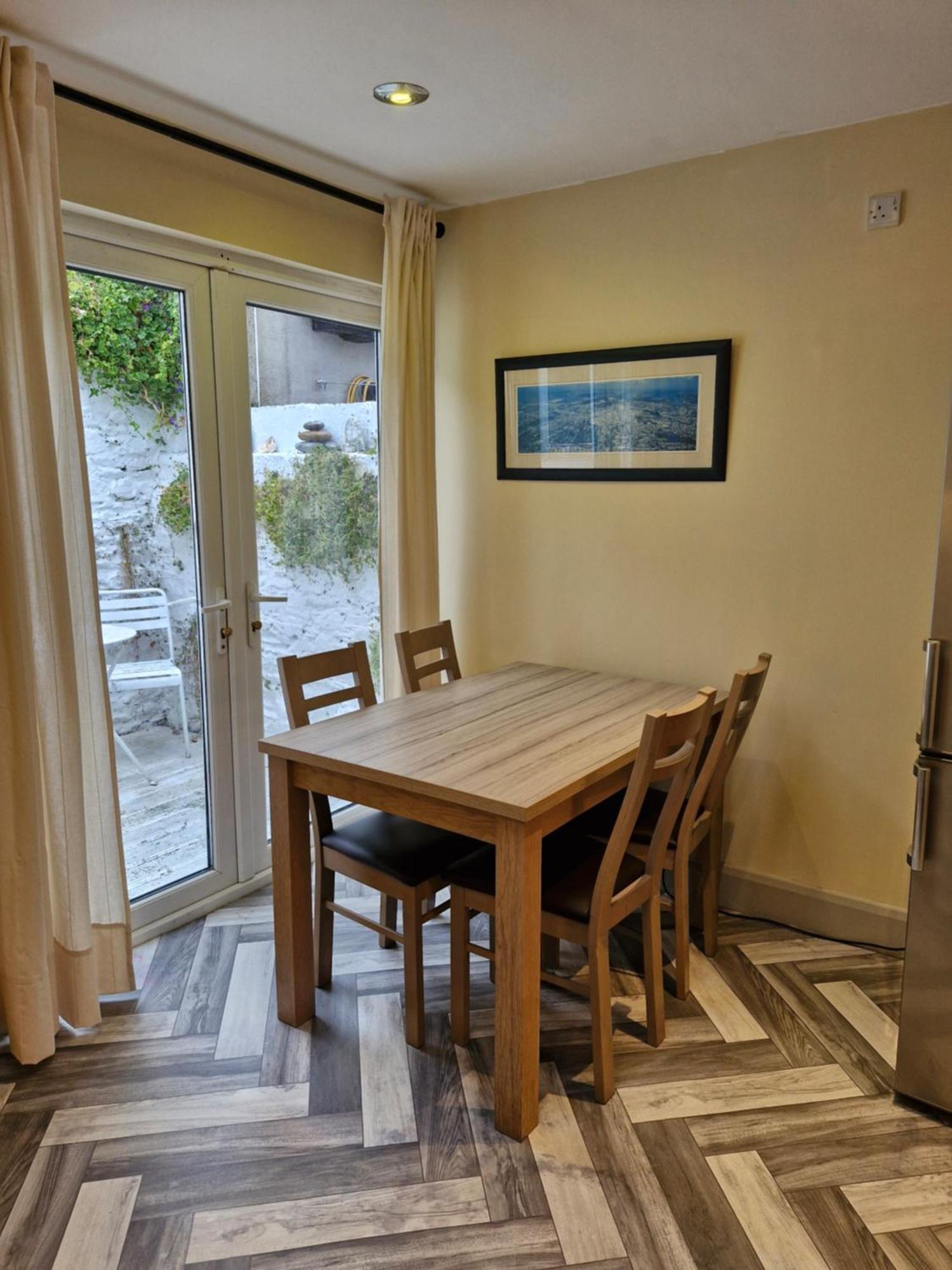 Model Cottages Cork Bagian luar foto