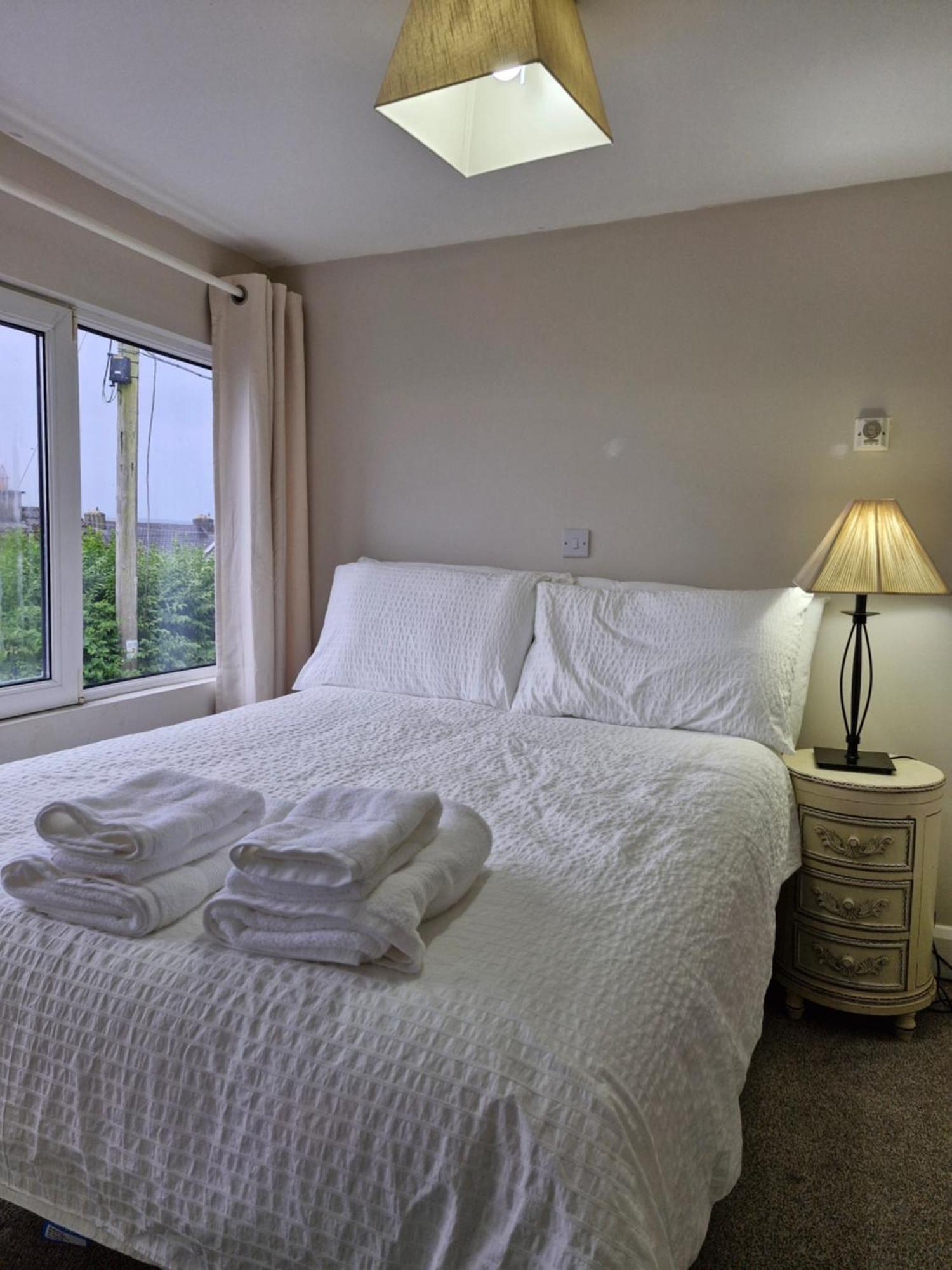 Model Cottages Cork Bagian luar foto